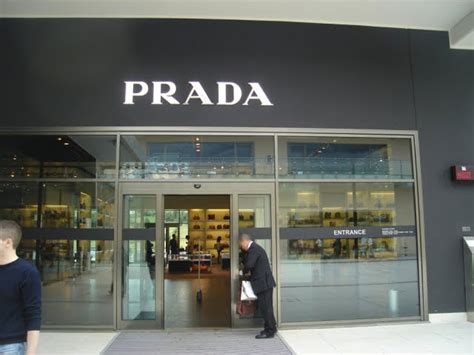 prada outlet le marche italy